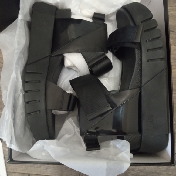 DELTA RUN - Picture 4 of 6